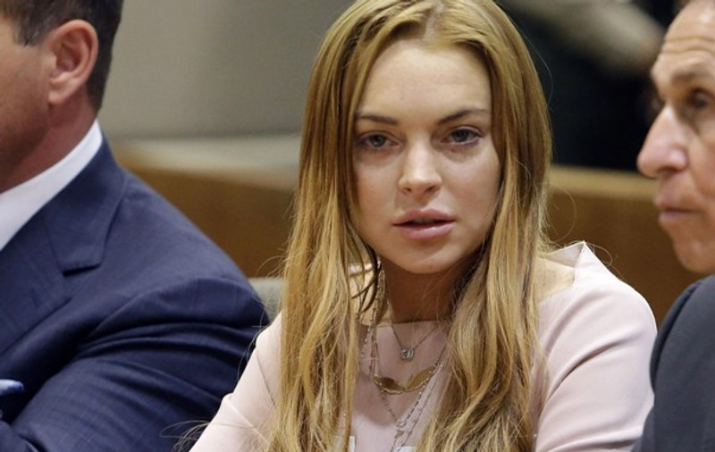 DIFERENȚELE pe care le FACE IUBITUL LUI MONI între ea și LINDSAY LOHAN! Vezi cum a ajutat-o pe ACTRIȚĂ și cum o UMILEȘTE pe fosta scorpie de la IZVORANI! 