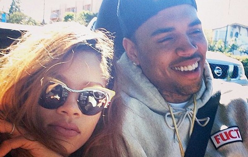 Rihanna îşi răsfaţă amorezul! Cadou de un milion de dolari pentru Chris Brown!