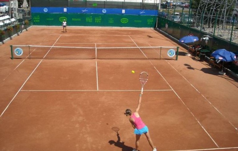 Zeci de junioare din Europa se bat pentru aurul turneului de tenis European Summer Cups