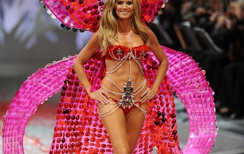 La câteva săptămâni după naştere, Heidi Klum va fi gazda show-ului Victoria's Secret