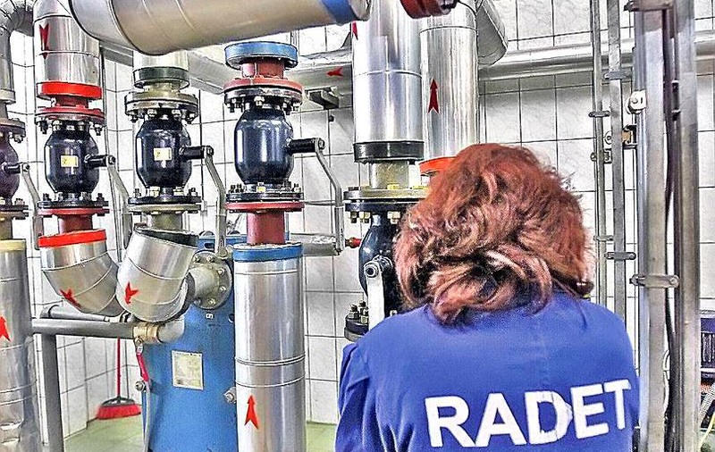 Bucureșteni revoltați pe RADET pentru că în Ajunul Crăciunului stau în frig fără căldură și apă caldă