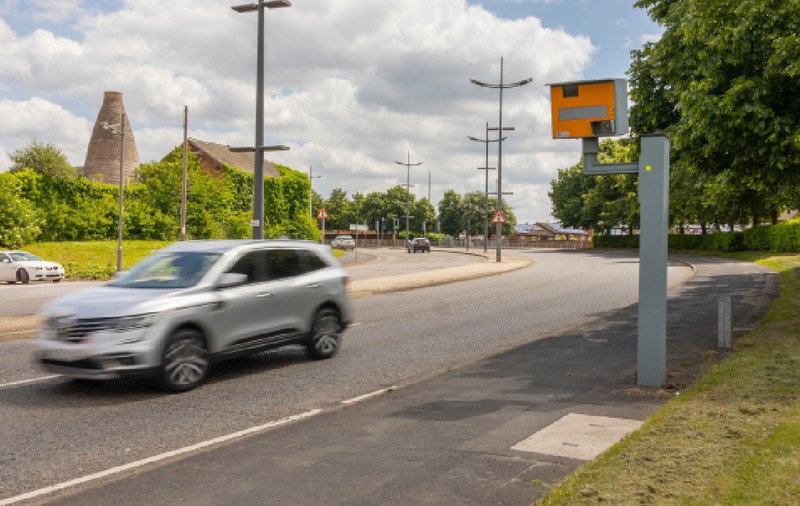 Amendă de 120.000 de euro pentru un șofer care a depășit cu 29 km/h limita de viteză. Cum s-a calculat suma