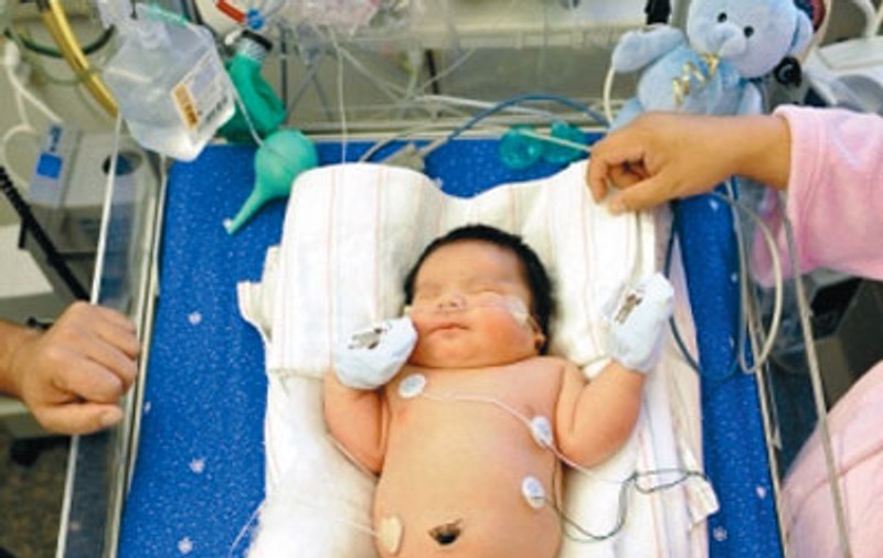 O americancă a născut un băieţel de 6,4 kg 