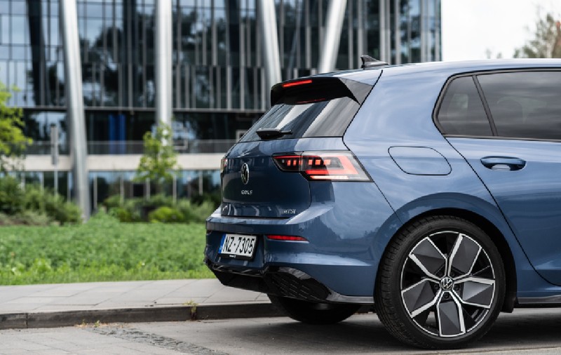 Cât trebuie să muncești în Germania ca să strângi destui bani să-ți cumperi un Volkswagen Golf nou