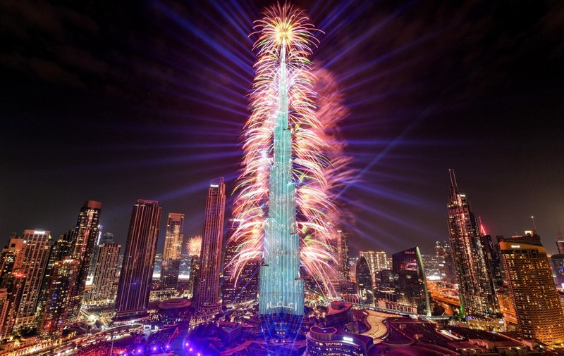 Revelion 2024 în lume. Spectacol fastuos la Burj Khalifa, în Dubai. Focuri de artificii anulate în mai multe orașe din Marea Britanie, din cauza vremii