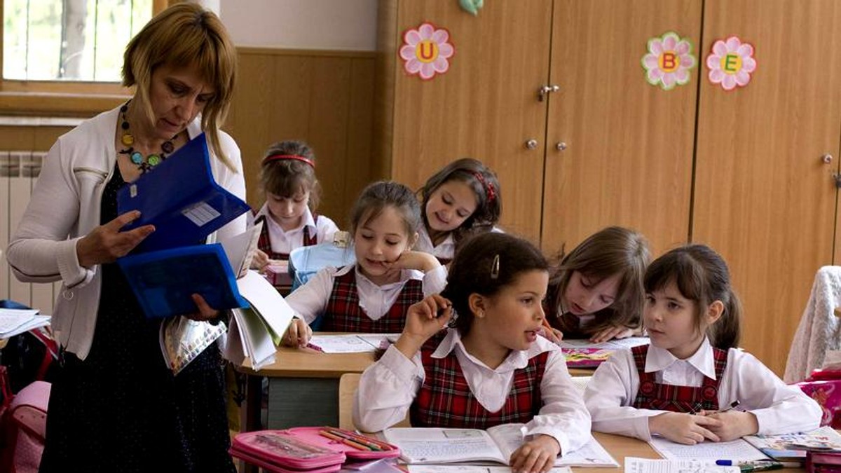 Klaus Iohannis se opune reducerii numărului de ore la şcoală