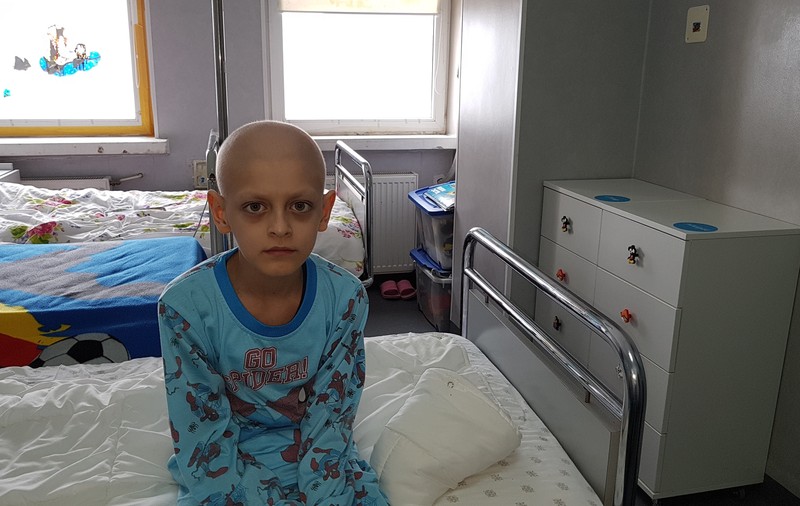 VIDEO| Fundația Ringier și BCR au adus dulapuri noi în saloanele secției de Oncologie a Spitalului Marie Curie
