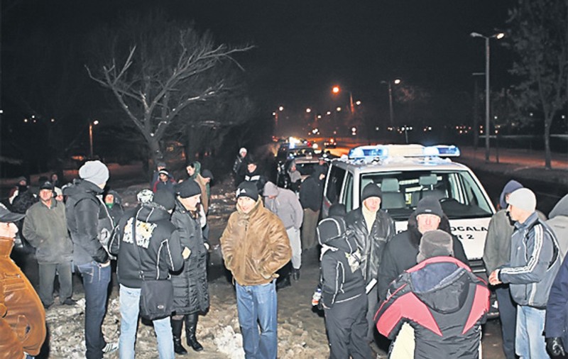 Au blocat şoseaua pentru ca primăria să le repare străzile
