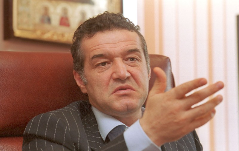 Vechea emblemă, un vis! Becali nu se bagă la licitație. Cât valorează marca