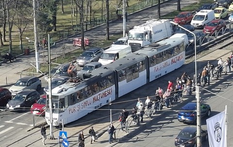 Cine mulțumește în tot orașul? Zeci de mesaje de mulțumire au împânzit Capitala