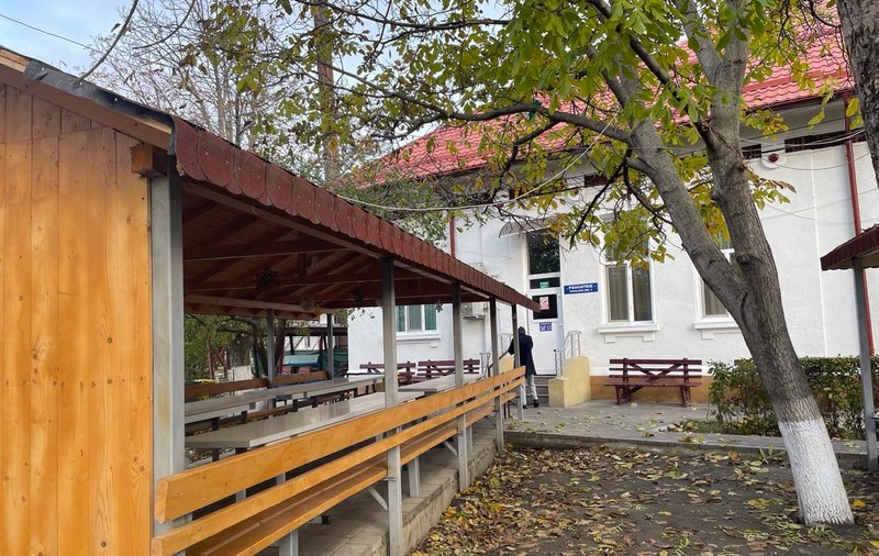 Spitalul din Murgeni, amendat cu 12.000 de lei pentru că a primit mâncare de pomană de la mănăstire