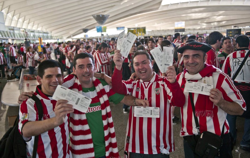 FURIE LA BILBAO! Avioanele spre România, reţinute la sol! Nu e loc pe Otopeni!