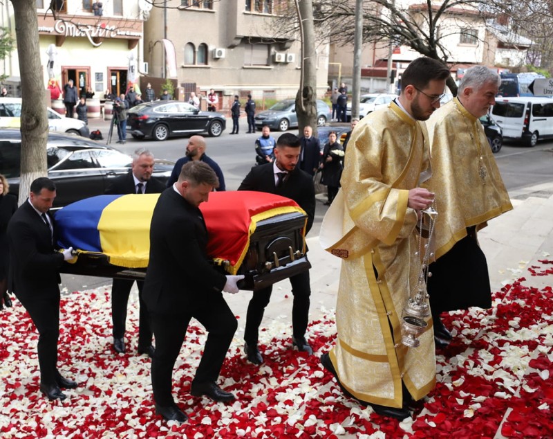Mircea Lucescu, condus pe ultimul drum. A fost înmormântat la Cimitirul Bellu