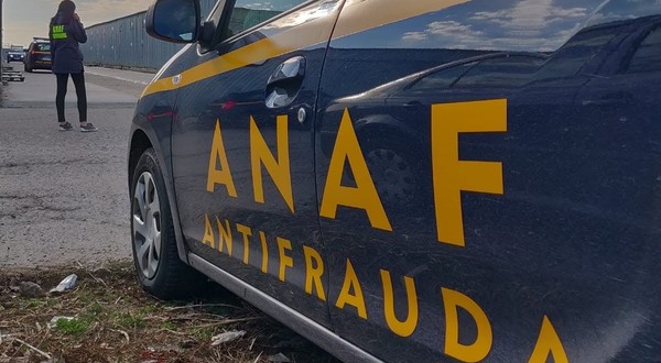 ANAF au confiscat peste 4000000 de țigarete netimbrate, depistate în apropierea frontierei de la Nădlac. Sursă foto: Facebook /ANAF.
