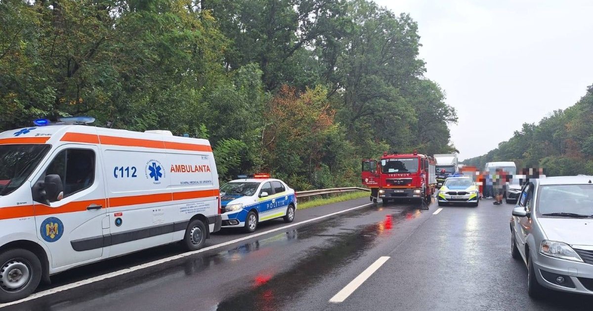 O salvare, o mașină de pompieri și două autospeciale de poliție intervin în urma unui accident pe A1, august 2025