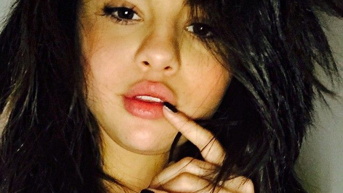 Selena Gomez recunoaște că e dependentă de Instagram