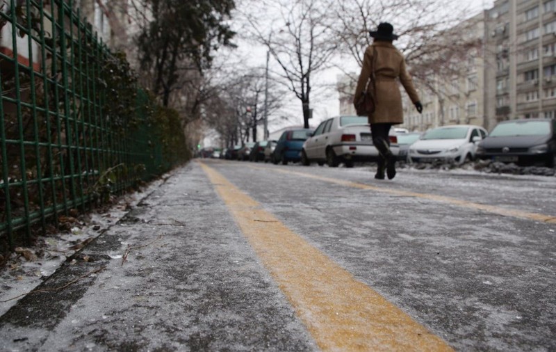 Avertizare de burniţă şi polei în Bucureşti şi alte cinci judeţe