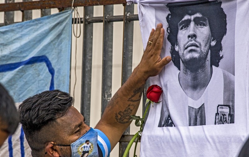 Incinerarea lui Diego Maradona, împiedicată de un proces de paternitate. O tânără de 25 de ani a cerut testarea ADN