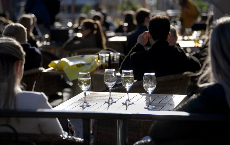 Experimentul Suediei în lupta cu COVID-19: 3.000 de cazuri și 71 de decese, însă stațiunile de schi, restaurantele și școlile sunt încă deschise. De ce nu se impun măsuri stricte