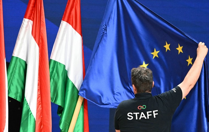 Drapelul Uniunii Europene, arborat din nou în Parlamentul Ungariei, după 15 ani de absență