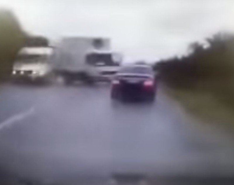 FOTO & VIDEO | Momentul impactului din accidentul în care a fost implicat președintele Republicii Moldova, Igor Dodon