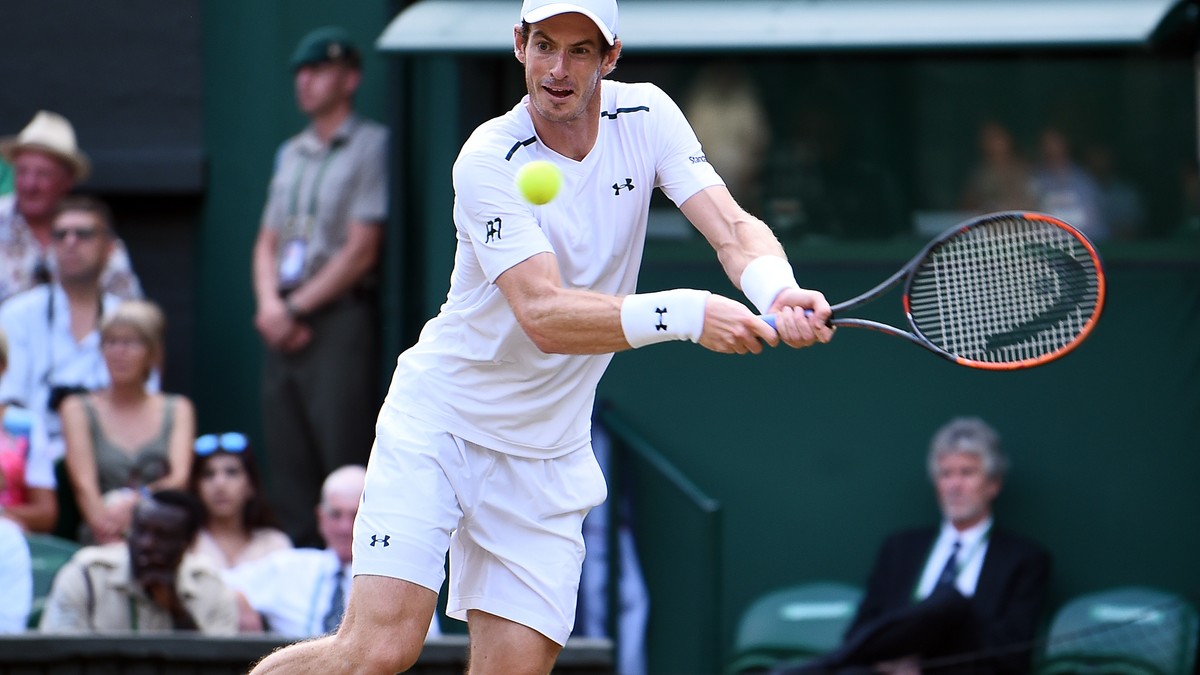 Andy Murray, în timpul meciului cu Fabio Fognini de la Wimbledon. (FOTO: EPA)