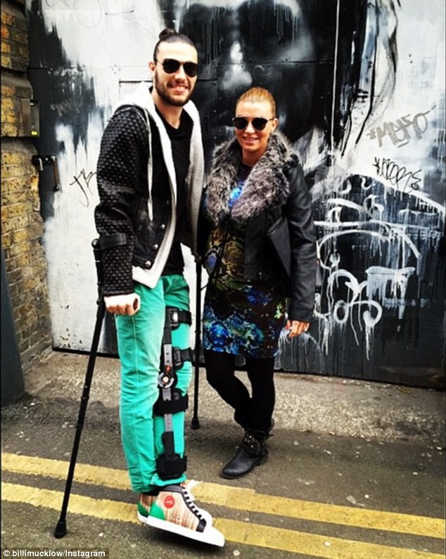 Andy Carroll a iețit în oraș cu iubita intr-un picior. foto. Instagram