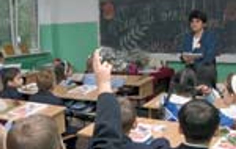 Profesorii, medicii si functionarii vor castiga mai mult