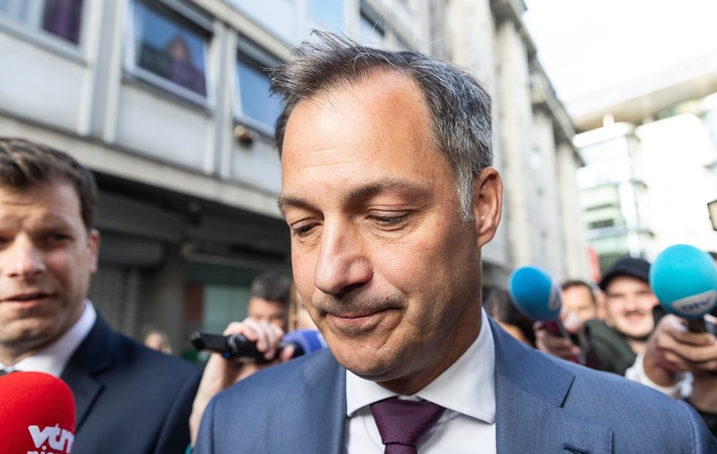 Belgia: Cu lacrimi în ochi, premierul belgian Alexander De Croo și-a anunțat demisia, în urma rezultatelor la europarlamentare | VIDEO