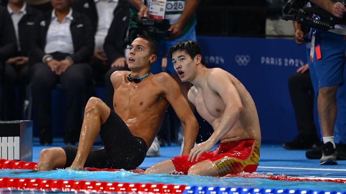 David Popovici alături de campionul olimpic Pan Zhanle. Foto: Raed Krishan – Gazeta Sporturilor