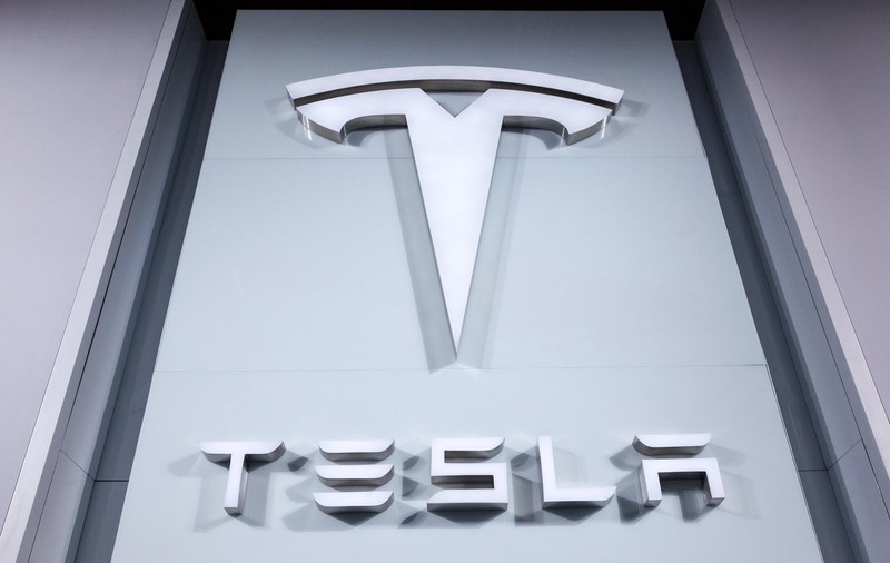 Echipa de tranziție a lui Donald Trump recomandă renunțarea la raportarea accidentelor auto. Propunerea ar fi benefică pentru Tesla