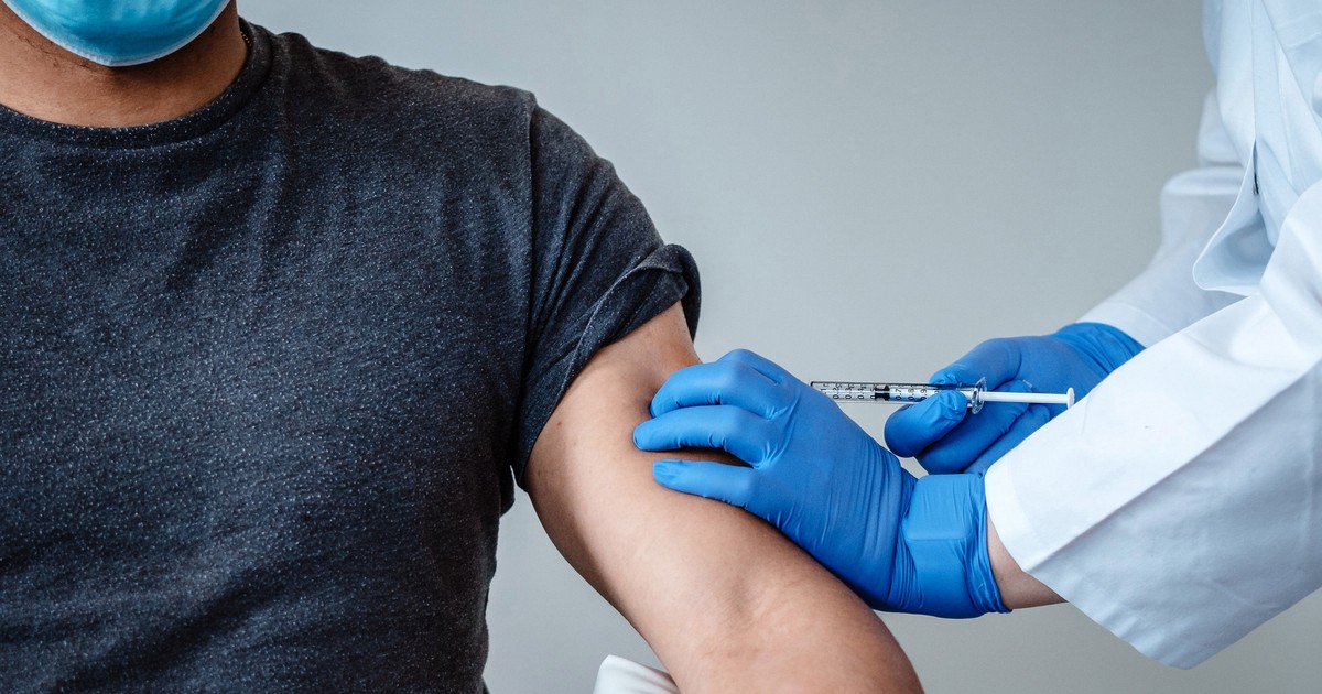 Expert: Efecte secundare la 10-15 % dintre voluntarii care au testat vaccinurile anti-COVID-19 Pfizer și Moderna