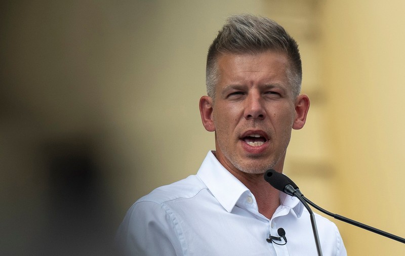 Liderul opoziţiei din Ungaria, Peter Magyar, s-a dus la Kiev cu ajutoare după bombardarea spitalului de copii. Critici la adresa călătoriilor lui Viktor Orban