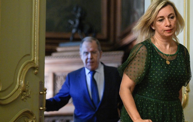 Maria Zaharova îi răspunde lui Ned Price cu versuri din melodia "Hit me baby one more time" a lui Britney Spears