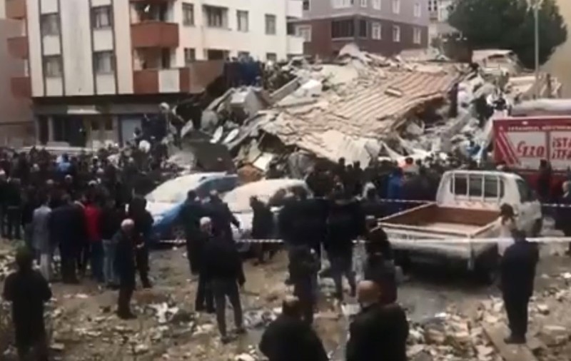 VIDEO | Un bloc s-a prăbușit la Istanbul. Doi oameni au murit și alți 4 au fost răniți