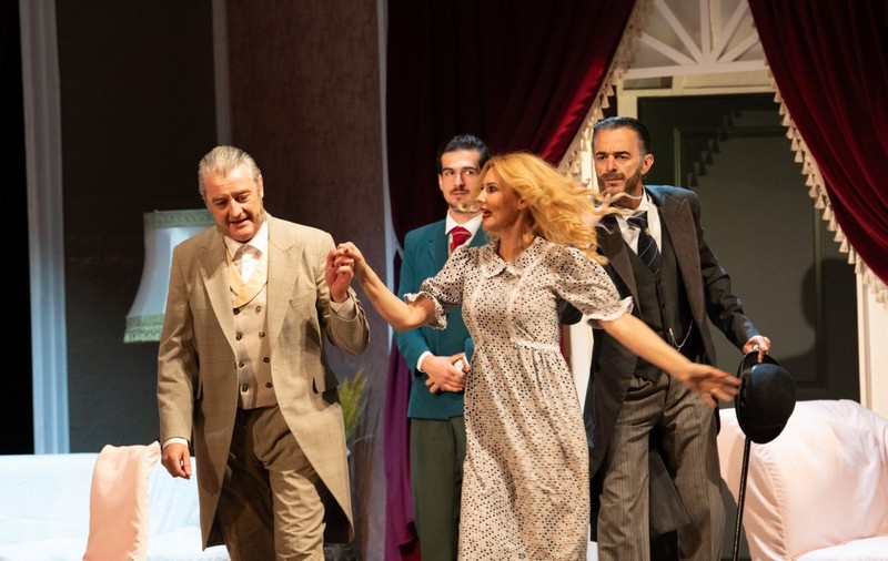 Protest la Ploiești al actorilor de la Teatrul Toma Caragiu: „Munca unui artist nu poate fi normată la 8 ore pe zi”