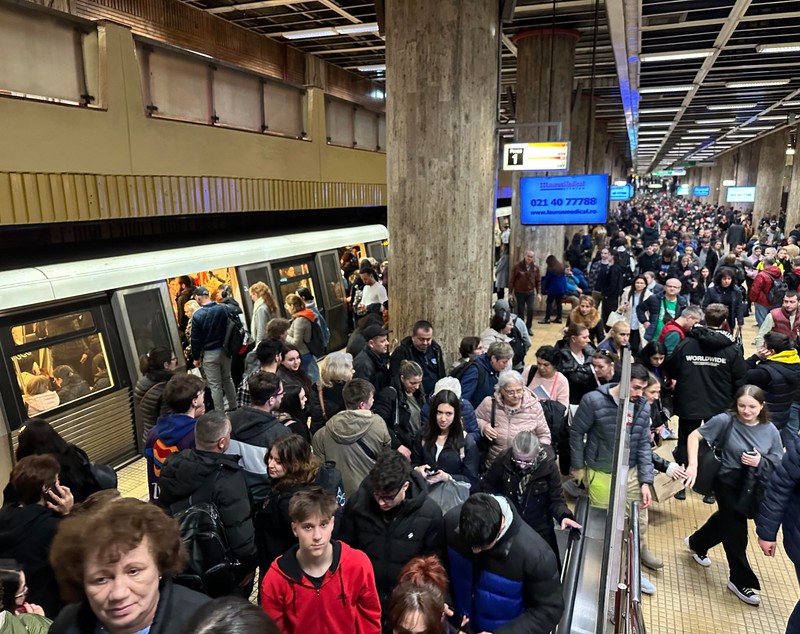 Haos la metrou pe magistralele 1 și 3, după ce două trenuri s-au tamponat în stația Timpuri Noi. Reacția Metrorex
