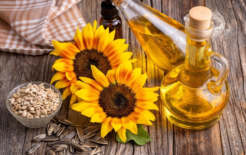 Ulei de floarea-soarelui – proprietăţi, beneficii, utilizări, precauţii