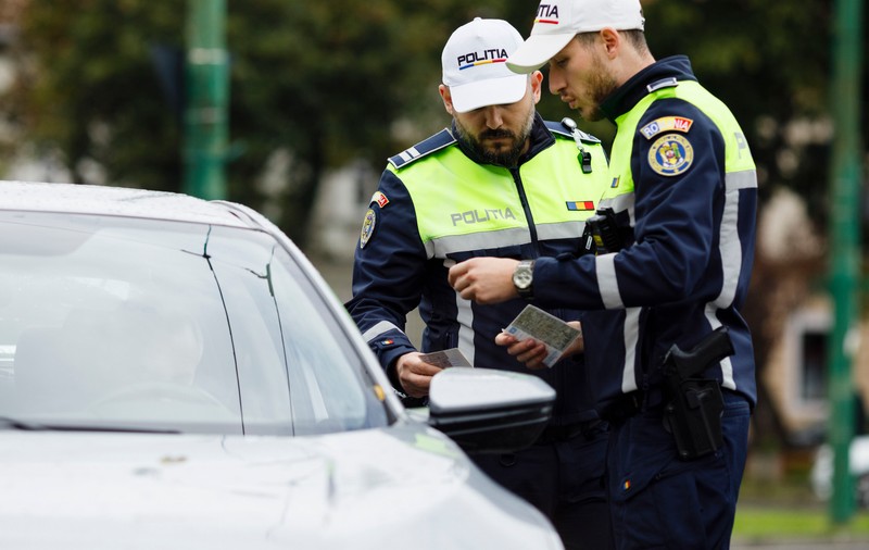 Închisoare cu executare pentru cei care conduc fără permis. Ce implicații ar avea o astfel de decizie 