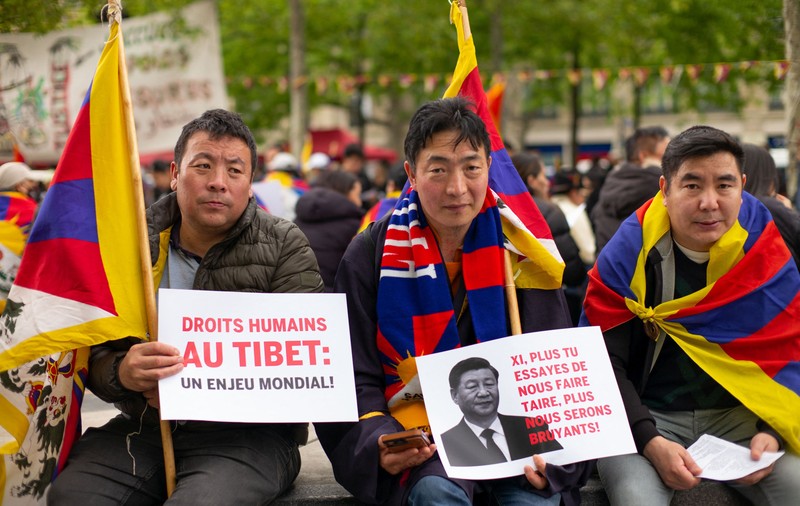 Xi Jinping, întâmpinat cu proteste la Paris. Manifestanții au cerut eliberarea Tibetului și oprirea amenințării la adresa Taiwanului