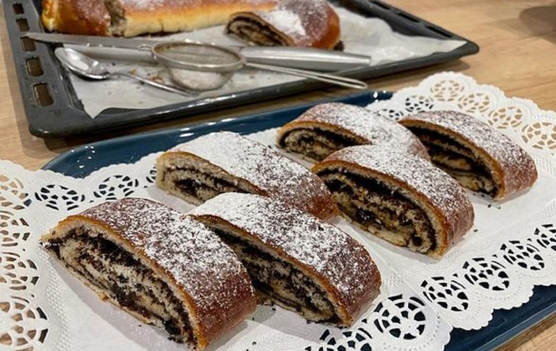 Ștrudel cu magiun de prune și mac