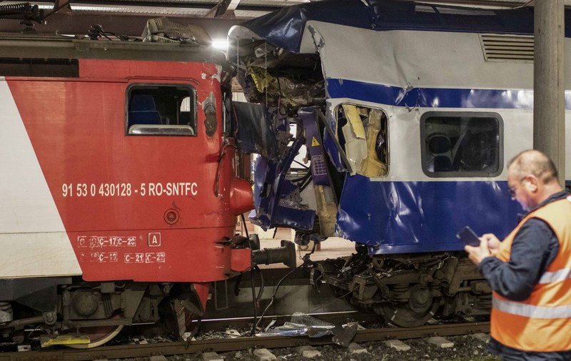 CFR Călători anunță că retrage locomotivele de tipul celei care a provocat accidentul de la Galaţi