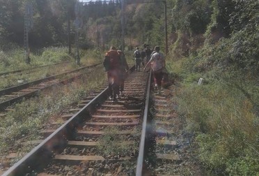 Pasagerii au mers pe calea ferată până în stația Timișu de Sus,