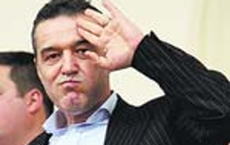 La parterul hotelului in care este cazata Steaua se joaca zi si noapte ruleta, blackjack si poker