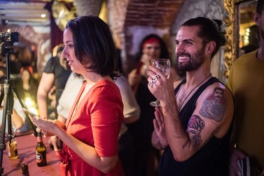 Magda în barul Las Cuevas de Los Rajahs în Barcelona la un spectacol Drag Queen. Ianuarie, 2019