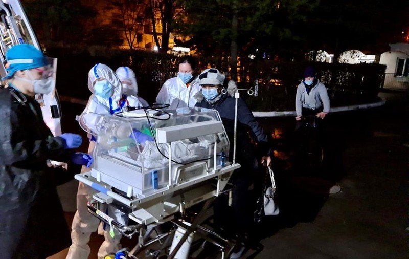 Bebelușul unei gravide care are COVID-19 a fost salvat de medicii din Botoșani. Cum se simte femeia