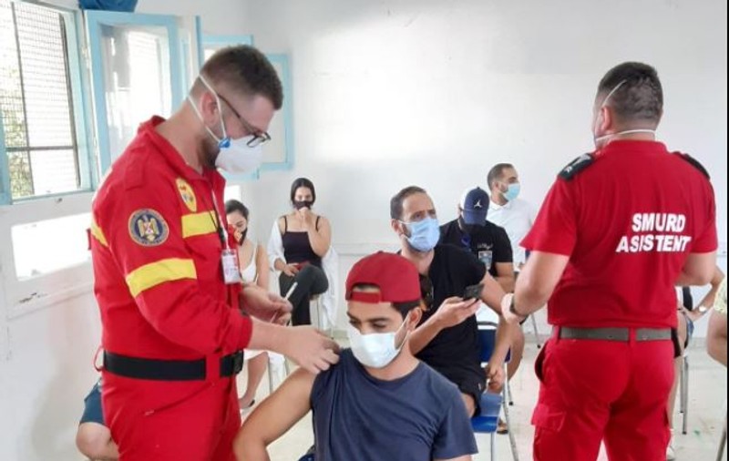 România sprijină Tunisia în lupta cu COVID. 13 medici și asistenți români au vaccinat în șase ore 2.500 de oameni