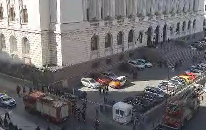 Alertă de incendiu la BNR. Clădirea a fost evacuată după ce a început să iasă fum. Ce s-a întâmplat