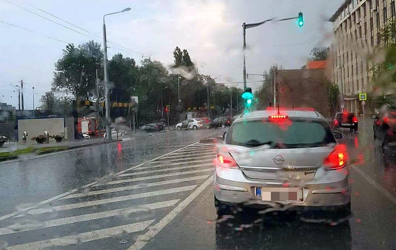 ANM a emis o nouă alertă meteo. Vijelii puternice, grindină şi ploi, până duminică