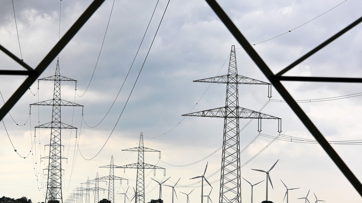 ANRE investighează pana de curent care a cuprins vineri nord-vestul Transilvaniei. Rețele de electricitate